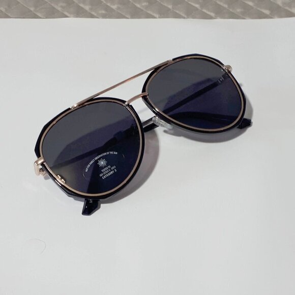 NWOT Aldo shiny gold and black aviator sunglasses - Picture 3 of 5